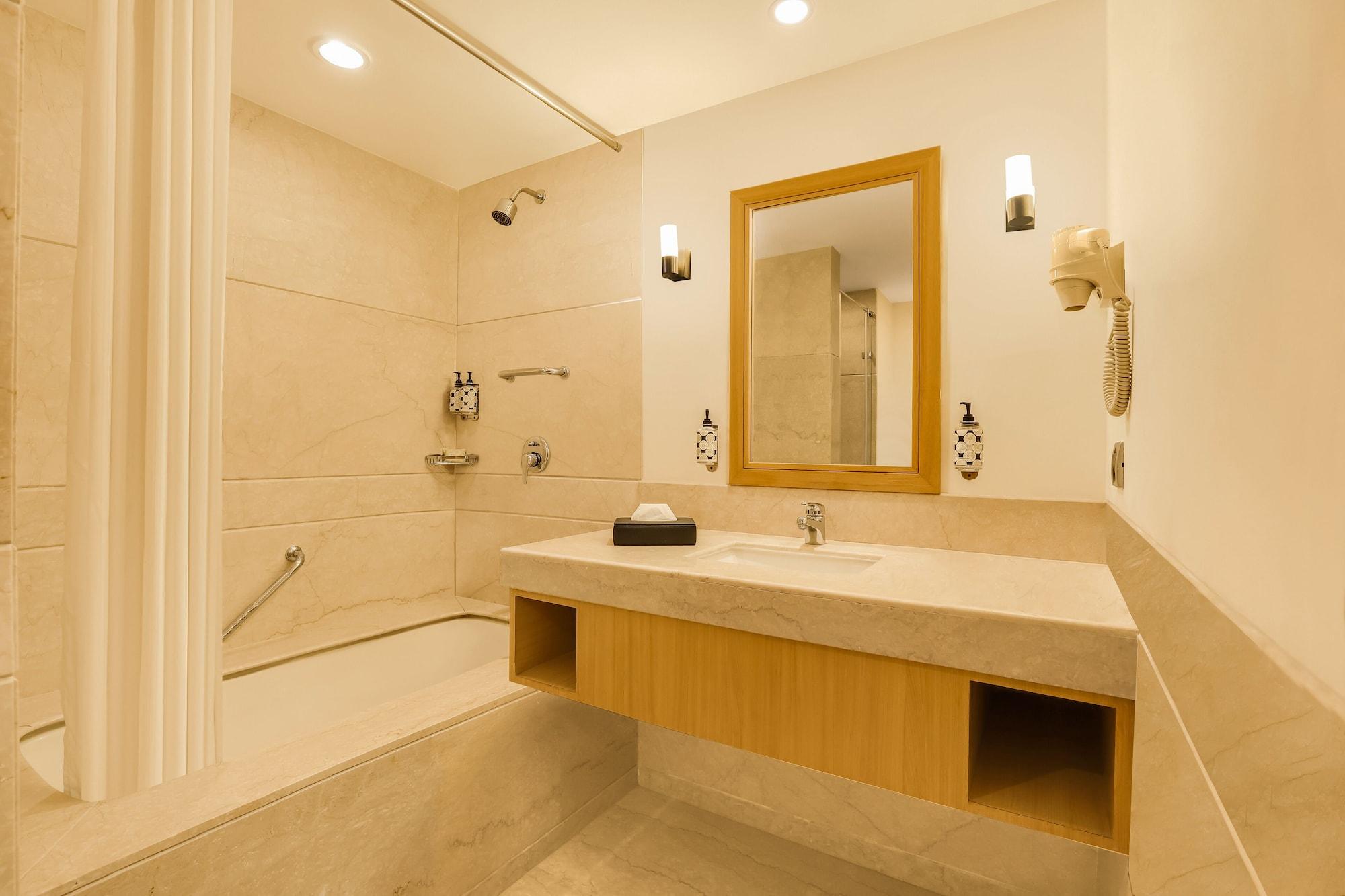 Lemon Tree Premier, Delhi Airport Hotel New Delhi Bagian luar foto Bathroom