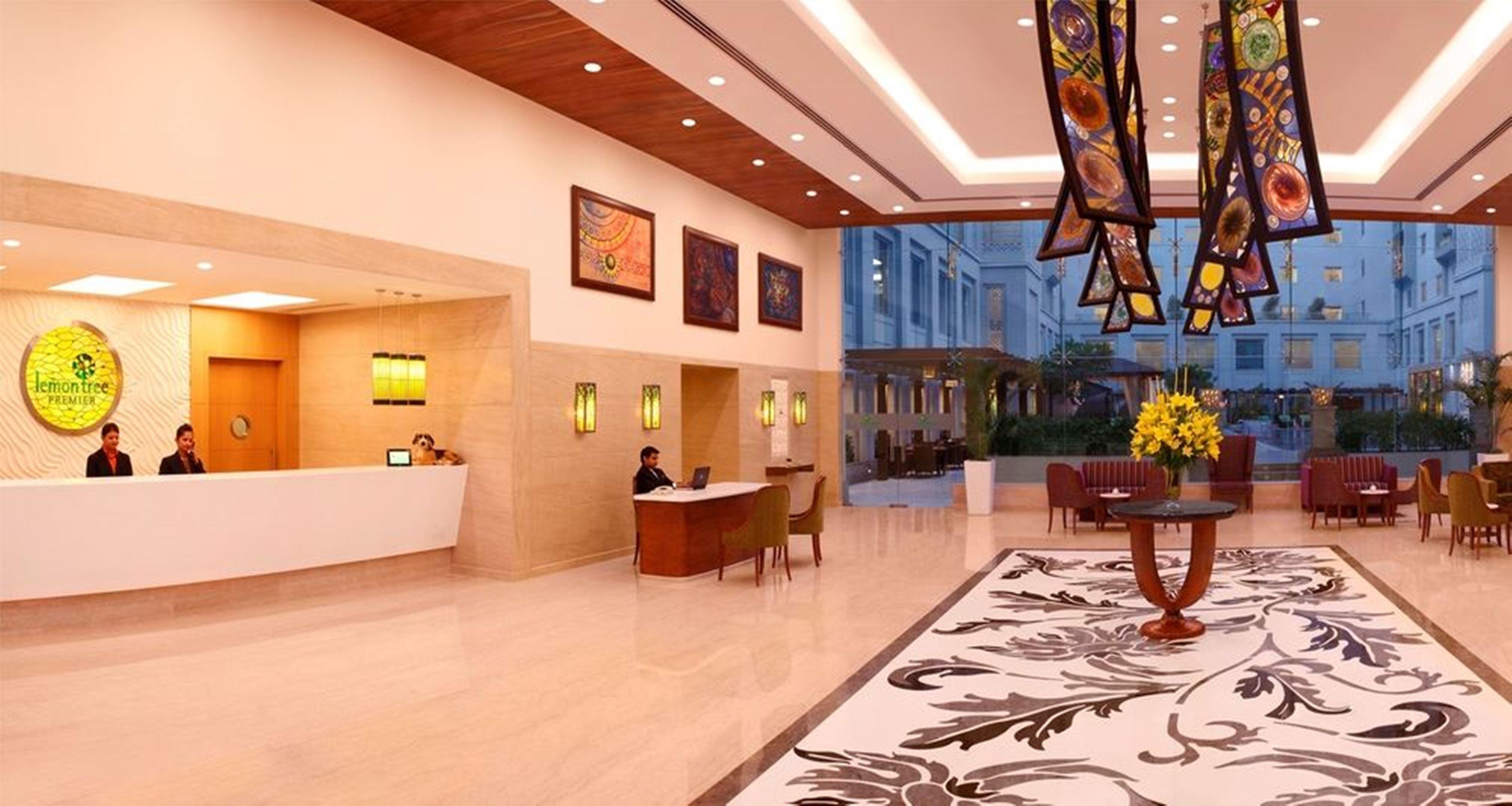 Lemon Tree Premier, Delhi Airport Hotel New Delhi Bagian luar foto The lobby of the Taj Bengal