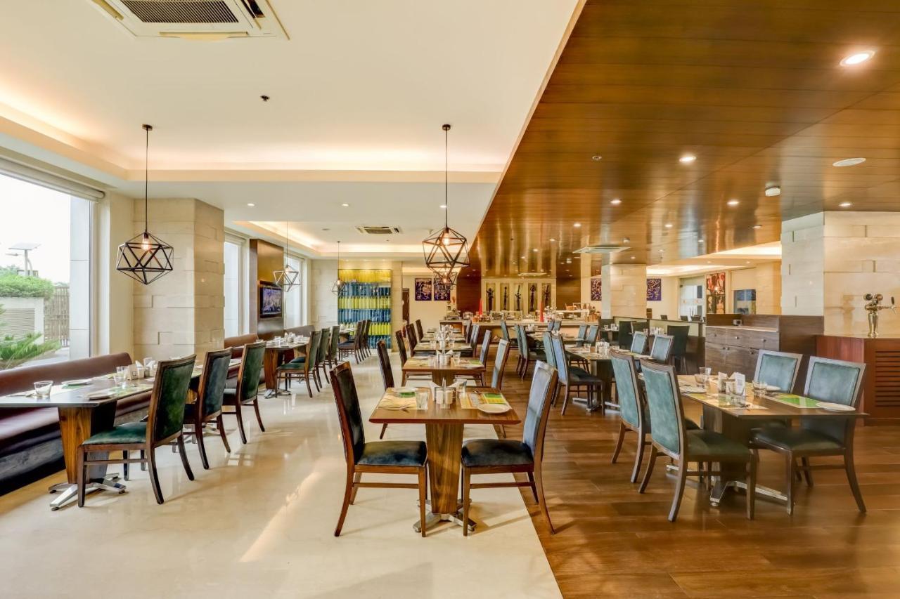 Lemon Tree Premier, Delhi Airport Hotel New Delhi Bagian luar foto The restaurant