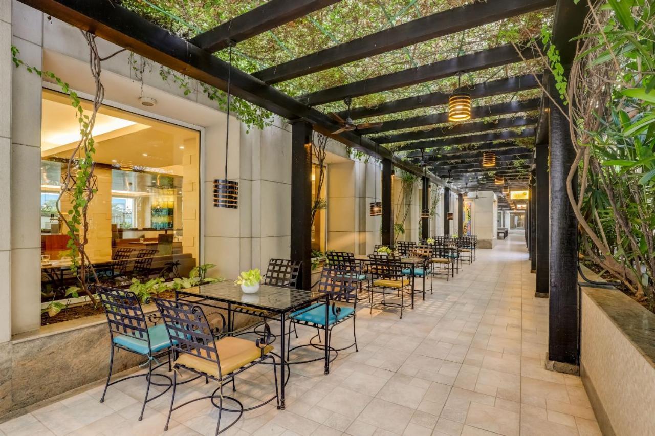 Lemon Tree Premier, Delhi Airport Hotel New Delhi Bagian luar foto The Pergola