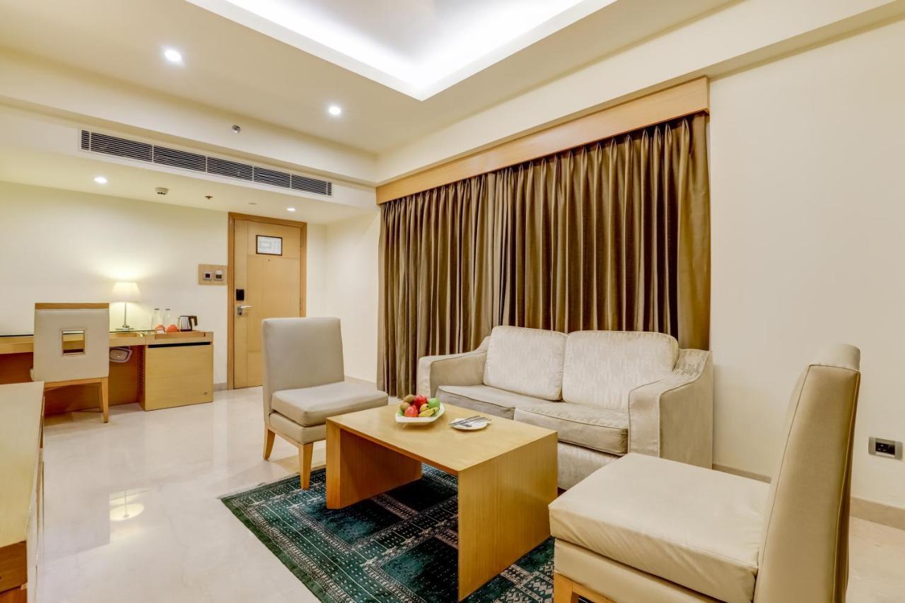 Lemon Tree Premier, Delhi Airport Hotel New Delhi Bagian luar foto A suite at the hotel