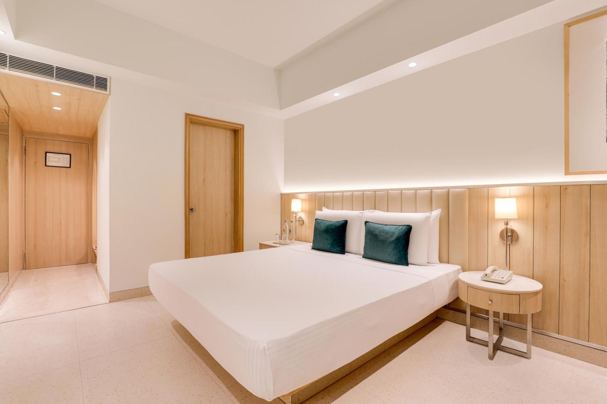 Lemon Tree Premier, Delhi Airport Hotel New Delhi Bagian luar foto A room at the hotel