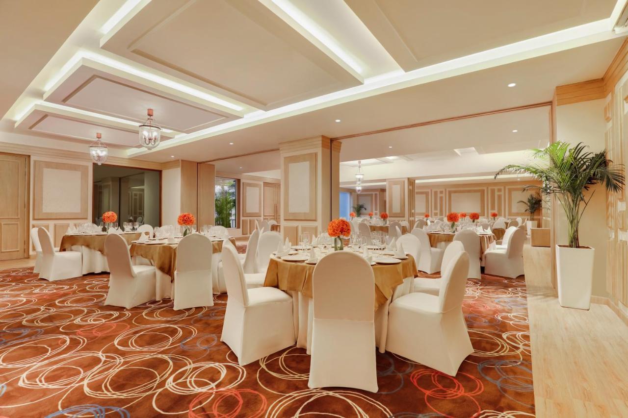Lemon Tree Premier, Delhi Airport Hotel New Delhi Bagian luar foto The ballroom