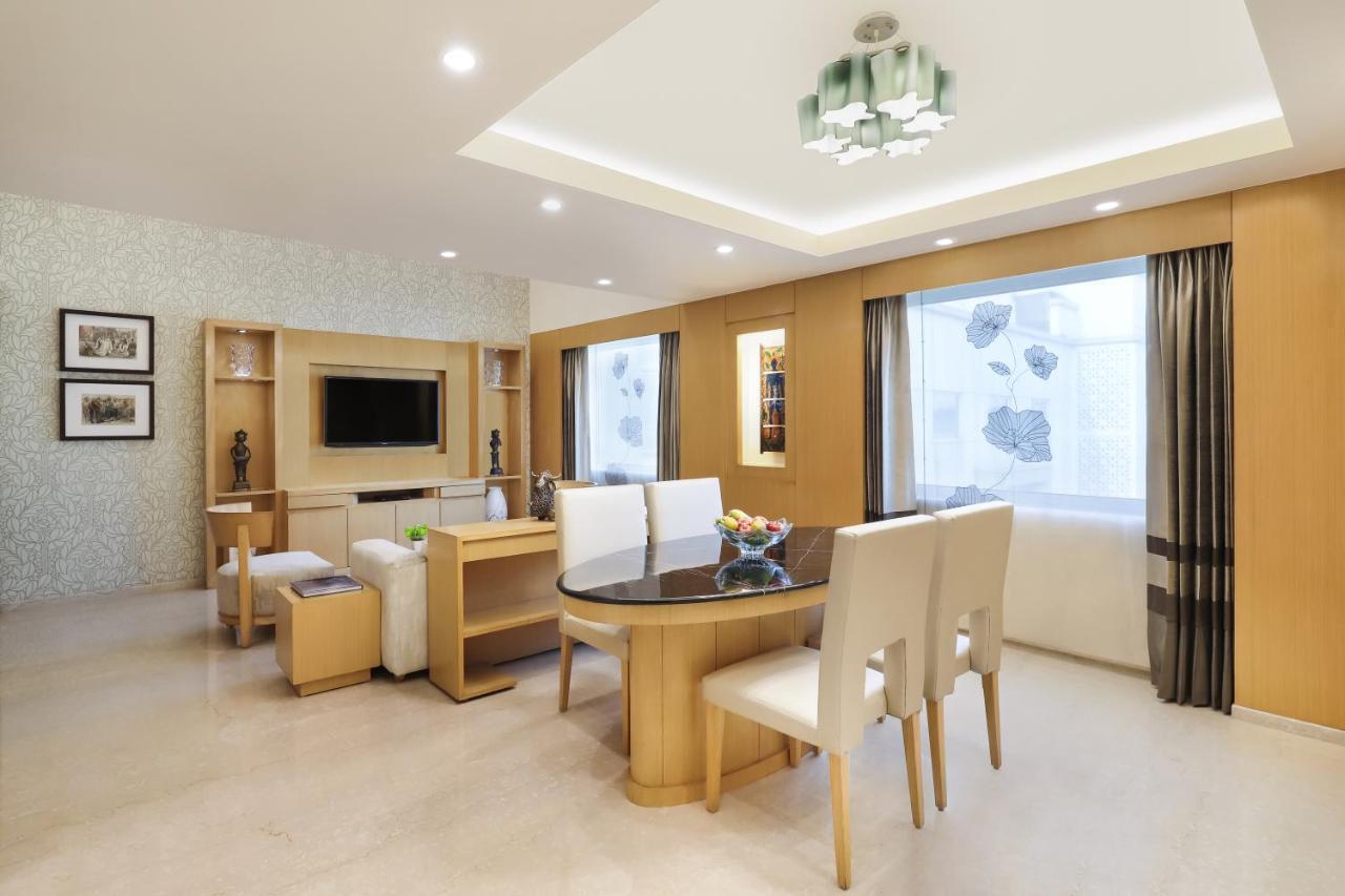 Lemon Tree Premier, Delhi Airport Hotel New Delhi Bagian luar foto A suite at the hotel